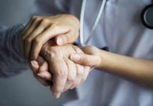 Empatia e umanità aiutano a guarire prima: lo sostiene la Chiesa, lo conferma la Scienza